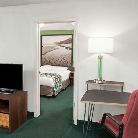 Super 8 By Wyndham Stevensville St Joseph Exterior foto